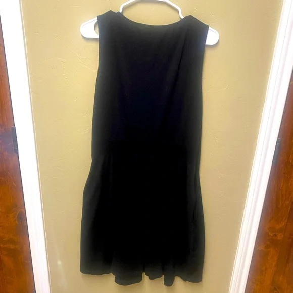 GUBERRY  V Neck Sleeveless Sundress Summer Flare Tank Dress with Pockets - Picture 2 of 5